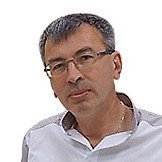 Врач Захаров Юрий Серафимович